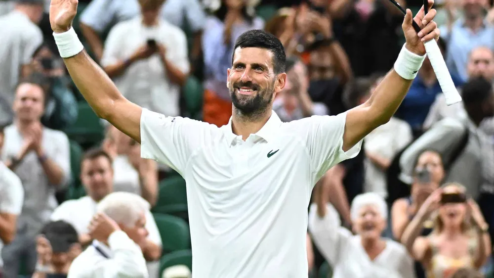 Djokovic lọt vào vòng 2