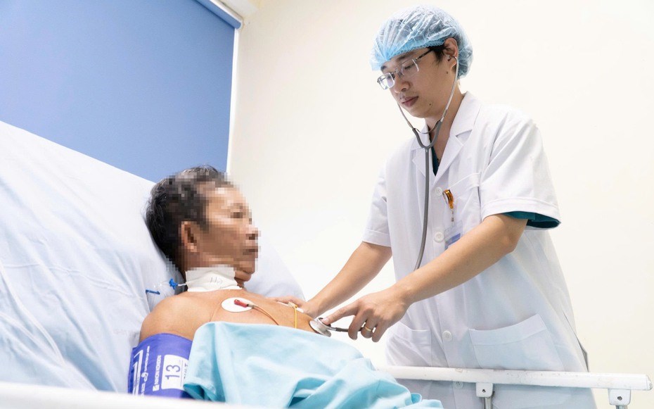 Bị hơn 30 vết ong vò vẽ đốt, người đàn ông thoát chết thần kỳ - ảnh 1