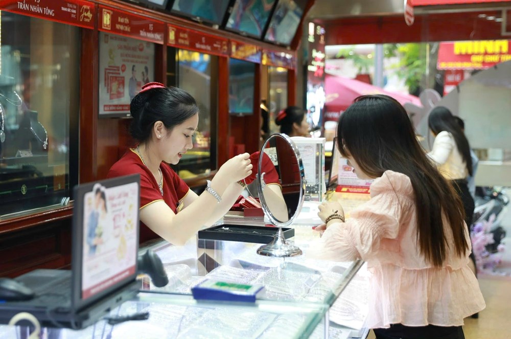 Giá vàng tăng vào sáng 3-7. Ảnh: QT