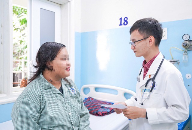 Nữ bệnh nhân bị nguy kịch được ê kíp bác sĩ cứu sống kịp thời, (Ảnh: BVCC).