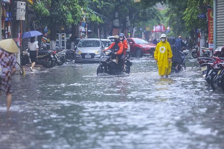Ngày 04.07, Bắc Bộ và khu vực từ Thanh Hóa đến Quảng Ngãi có mưa dông rải rác, cục bộ mưa to.