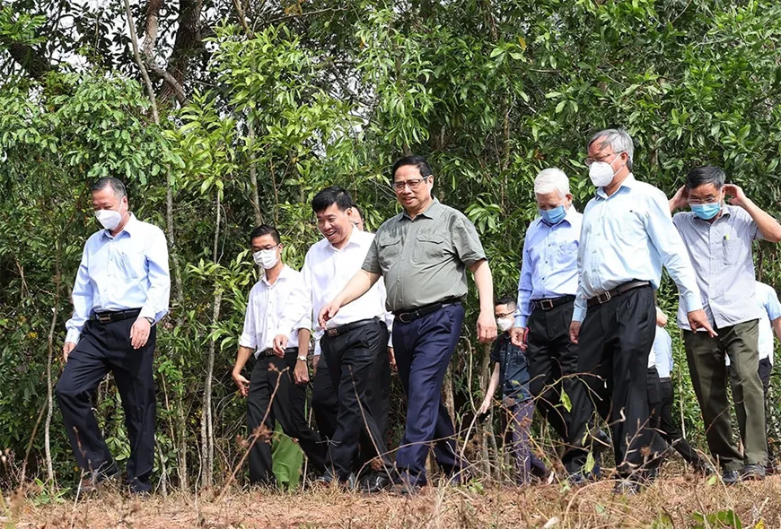 Thủ tướng Chính phủ Phạm Minh Chính cùng lãnh đạo tỉnh Bình Phước, các bộ, ngành Trung ương đi kiểm tra thực tế tại Mã Đà, điểm giáp ranh Bình Phước - Đồng Nai, ngày 20.3.2022