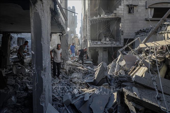 Tòa nhà bị phá hủy sau cuộc không kích của Israel tại Gaza. Ảnh: THX/TTXVN