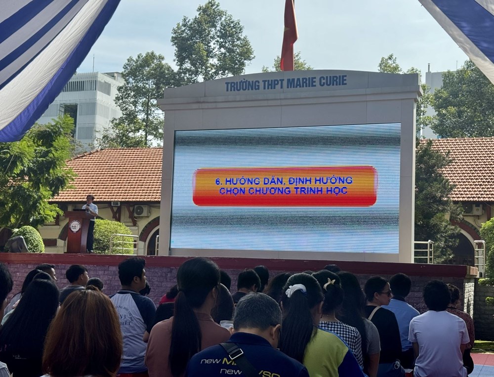 Định hướng chọn chương trình học cho khối lớp 10 của trường THPT Marie Curie.