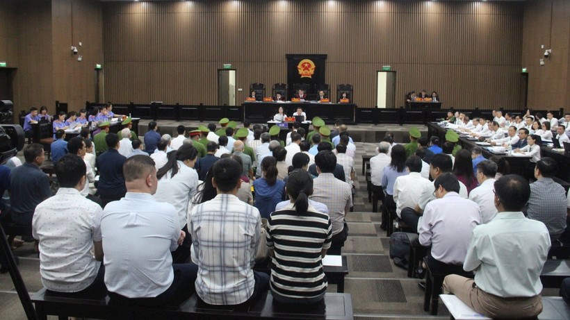 Toàn cảnh phiên tòa.