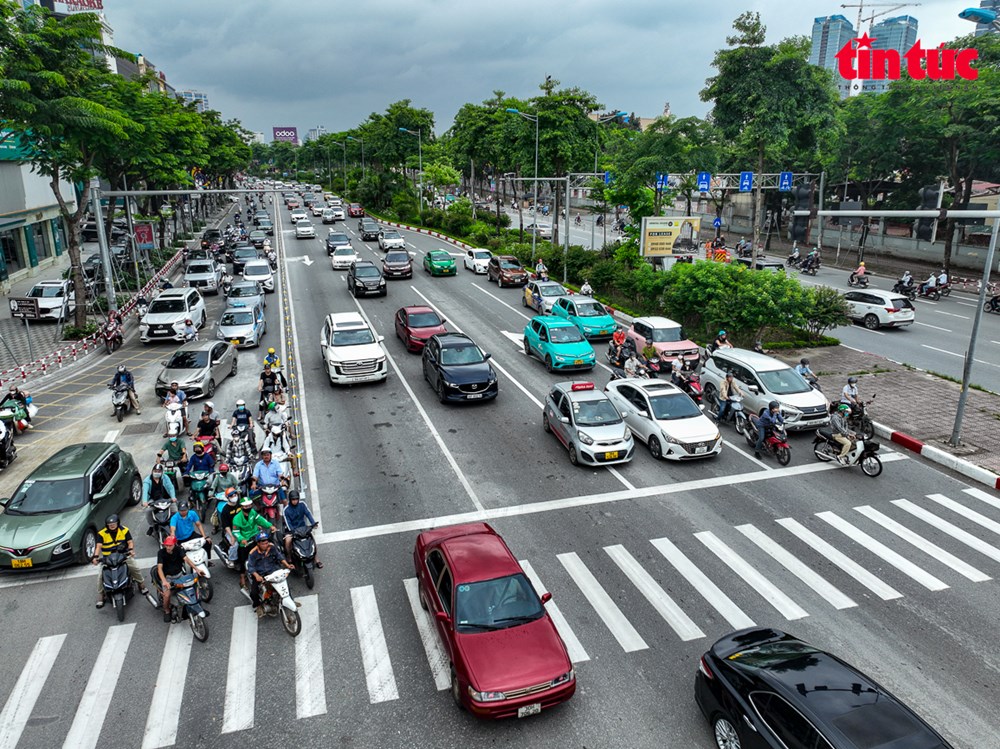 Sở Xây dựng Hà Nội thông báo điều chỉnh tổ chức giao thông phân làn cho các phương tiện trên đường Võ Chí Công. Ảnh: Trung Nguyên/Báo Tin tức và Dân tộc
