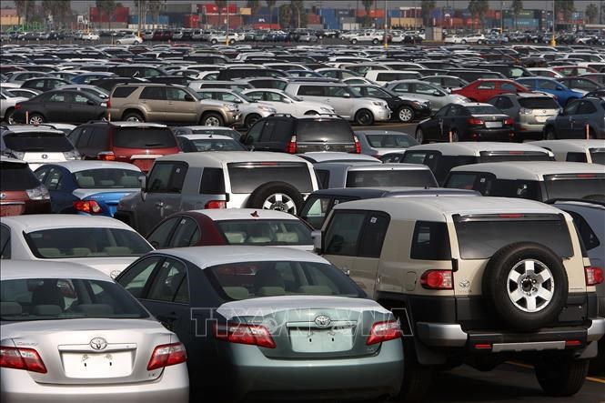 Ô tô nhập khẩu tại cảng Long Beach, California, Mỹ. Ảnh: Getty Images/TTXVN