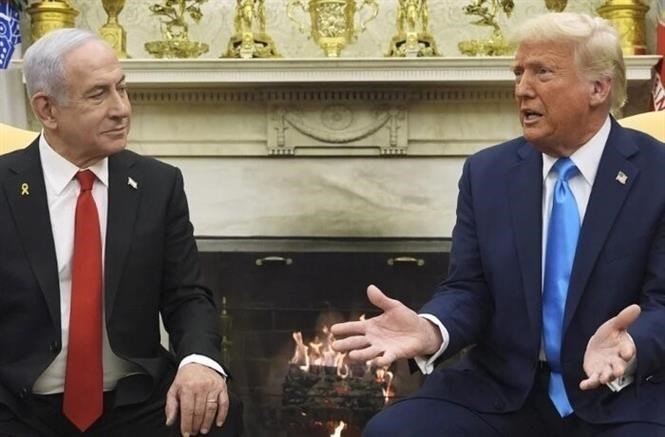 Tổng thống Mỹ Donald Trump (phải) hội đàm với Thủ tướng Israel Benjamin Netanyahu tại Washington DC., ngày 4.2.2025. Ảnh: IRNA/TTXVN