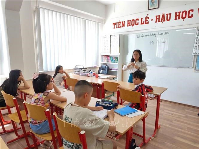 Cô giáo trẻ Đỗ Thị Hà nổi bật với phương pháp dạy học sáng tạo, gần gũi với thế hệ trẻ.