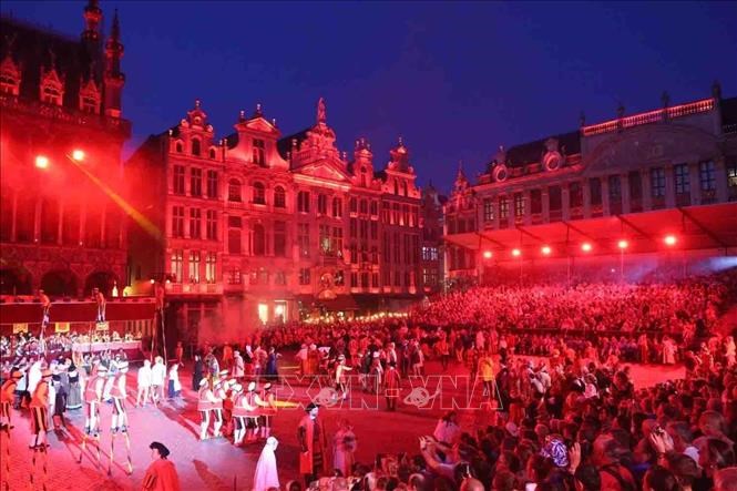 Quang cảnh lễ hội Ommegang tại Quảng trường Lớn Brussels.