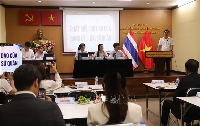 Đại sứ Phạm Việt Hùng phát biểu chỉ đạo tại đại hội. Ảnh: Đỗ Sinh/TTXVN