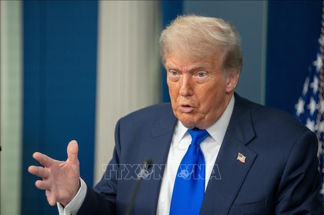 Tổng thống Mỹ Donald Trump phát biểu họp báo tại Nhà Trắng. Ảnh: THX/TTXVN