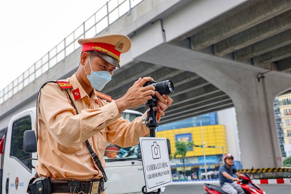 Camera phạt nguội lưu động được sử dụng để phát hiện vi phạm. Ảnh: TN