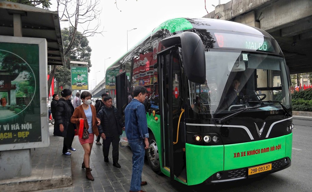 Giá vé lượt xe buýt của Hà Nội sẽ được tính theo cự ly di chuyển. Ảnh: Tuấn Lương