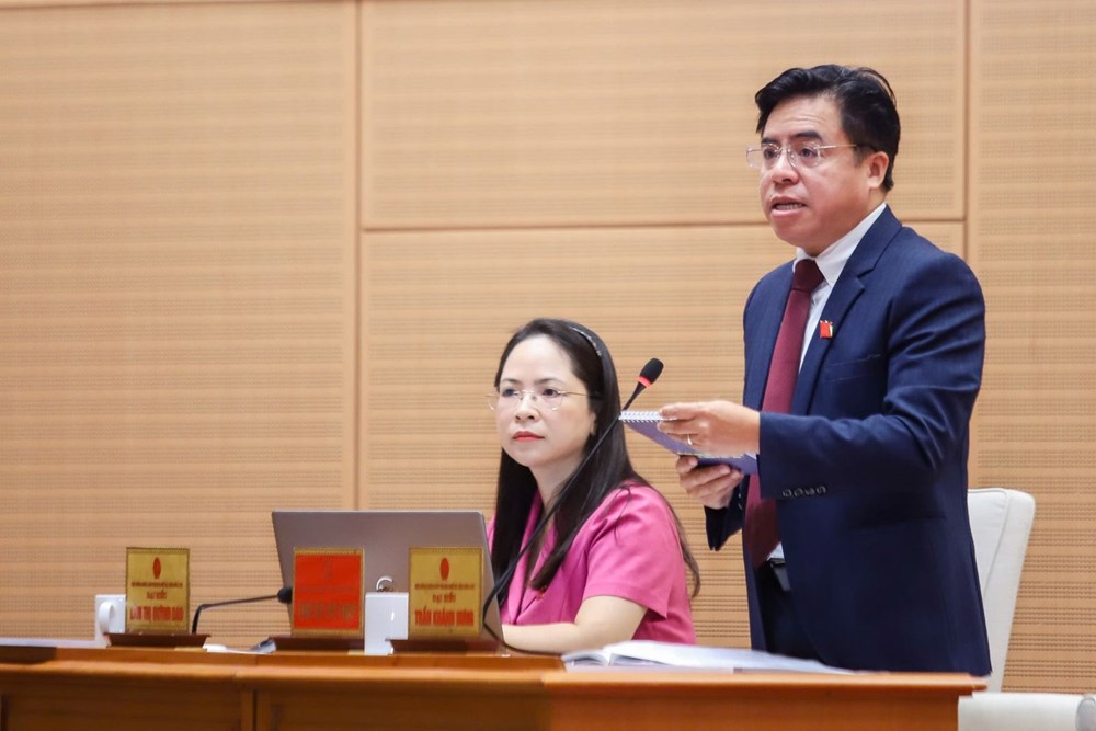 Đại biểu Trần Khánh Hưng phát biểu.