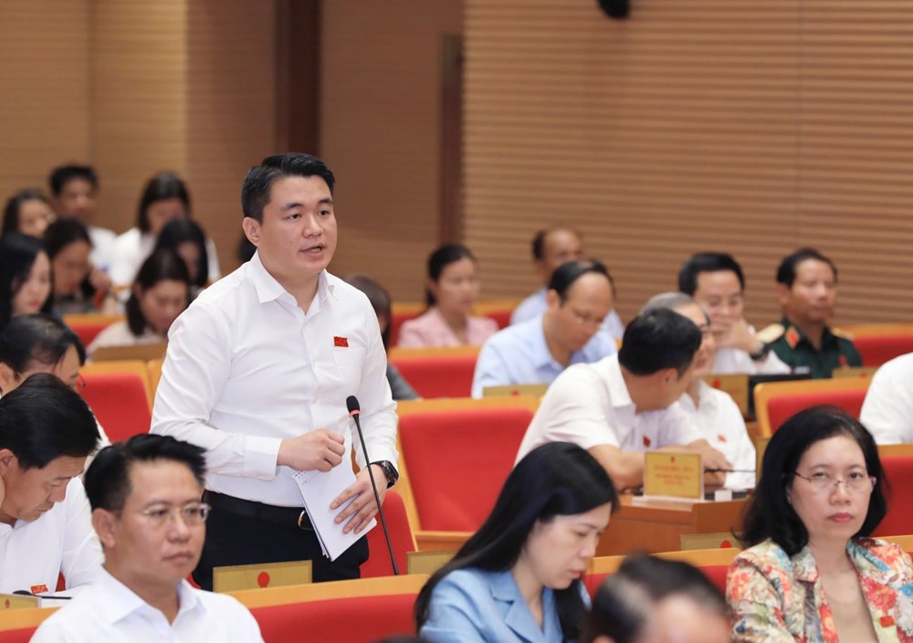 Ông Duy Hoàng Dương chất vấn ngành giao thông về tiến độ đường Vành đai 1.
