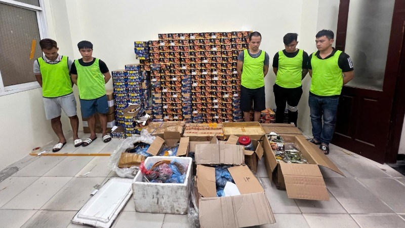 Thu giữ 44,1kg nguyên liệu sản xuất pháo đều là hàng cấm.