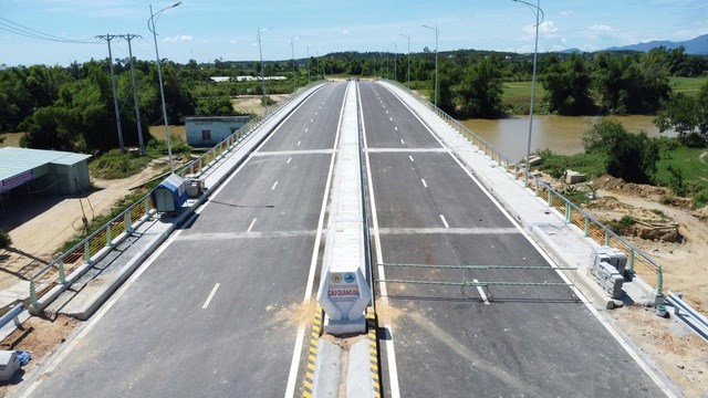 Cầu Quảng Đà đến nay đã hoàn thành.