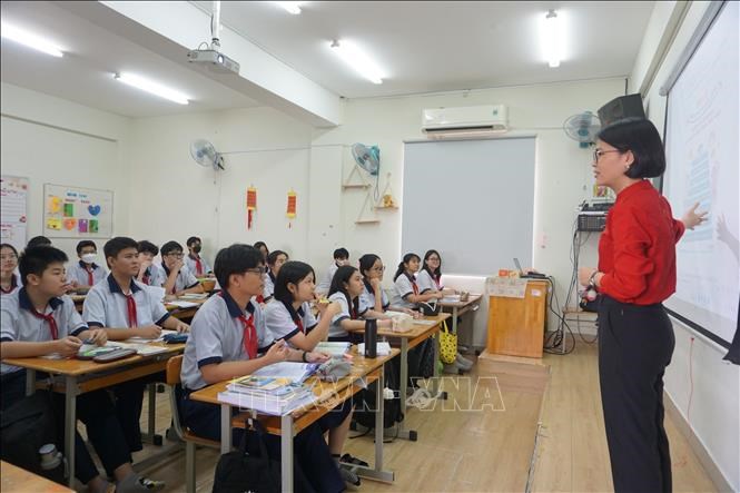 Giờ ôn tập của học sinh Trường THCS Huỳnh Khương Ninh.