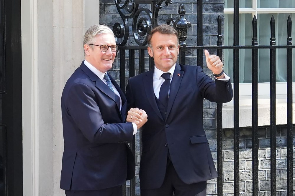 Thủ tướng Anh Keir Starmer (trái) trong cuộc gặp Tổng thống Pháp Emmanuel Macron\n tại London, ngày 10.7.2025. Ảnh: THX/TTXVN