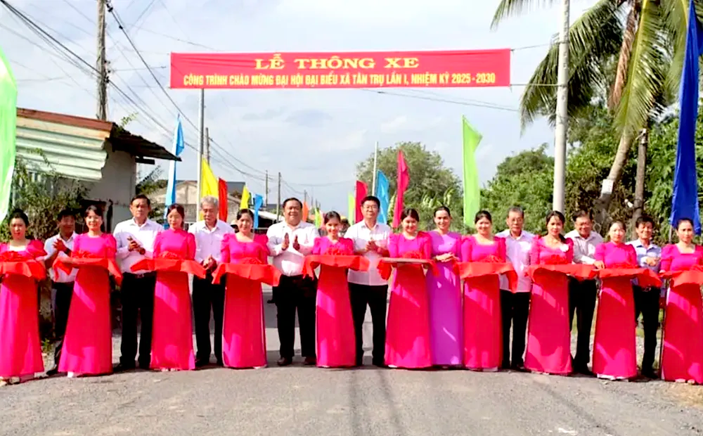 Nghi thức cắt băng khánh thành