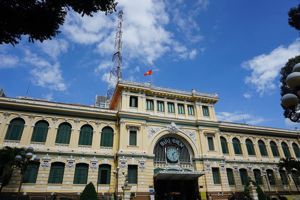 Ngày đầu tiên của tuần, TP HCM ngày nắng 34 độ, chiều tối có mưa dông