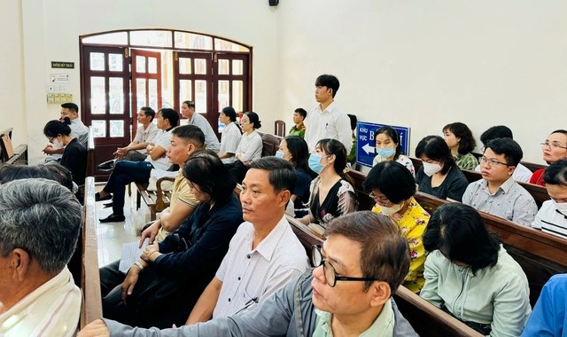 Quang cảnh phiên toà xét xử.