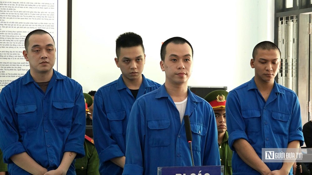 Các bị cáo tại phiên toà.