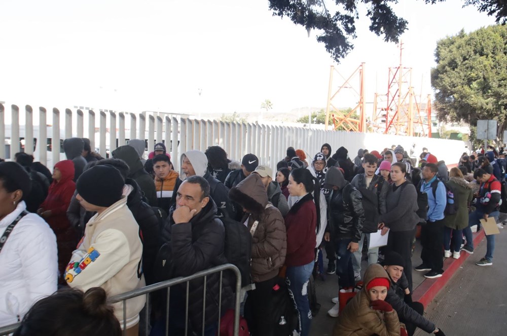Người di cư tại trạm kiểm soát Chaparral ở Tijuana, Mexico. Ảnh: THX/TTXVN