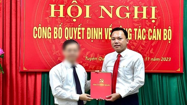 Ông Trần Viết Cương - Giám đốc Ban QLDA Tuyên Quang (ảnh phải).