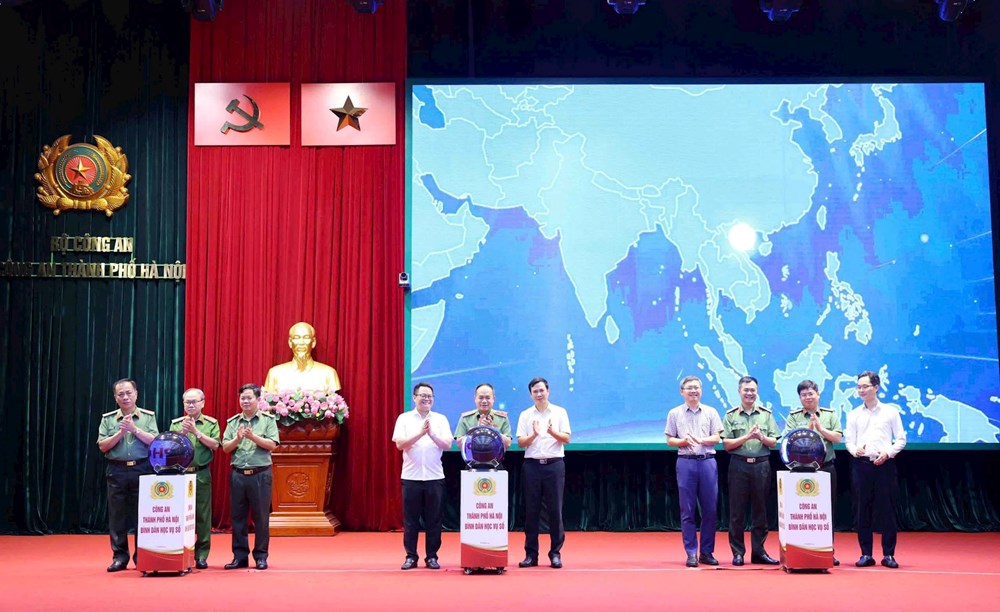 Các đại biểu phát động phong trào \