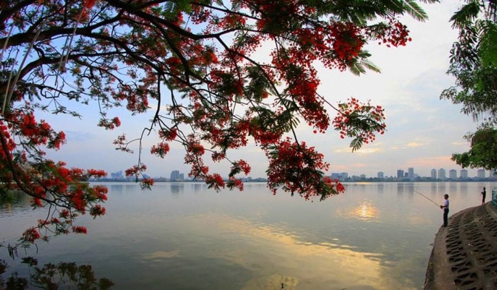 Ngày 16.7, Hà Nội ngày nắng 34 độ, chiều tối chuyển mưa dông.