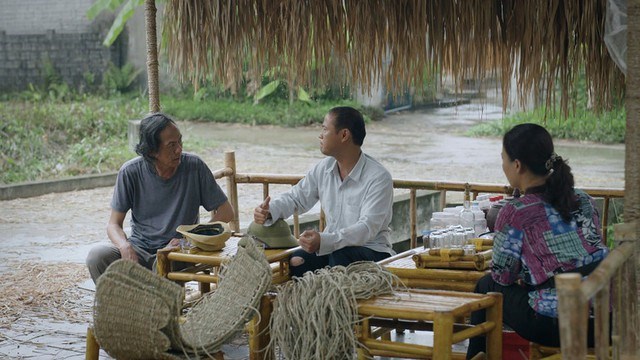 Sự góp mặt của các nghệ sĩ nhiều thế hệ đem đến những câu chuyện đời thường và hài hước trong phim.