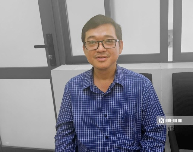 Thầy Trần Thanh Hưng, Phó Hiệu trưởng nhà trường chia sẻ với PV. (Ảnh: Nguyễn Lành).