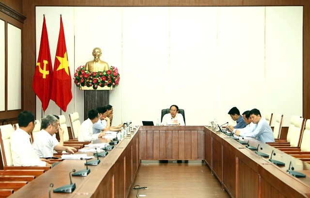 Thường trực Thành uỷ Hải Phòng họp nghe báo cáo, cho ý kiến về chủ trương đầu tư 2 dự án xây mới, mở rộng trường THPT (Ảnh: VC).