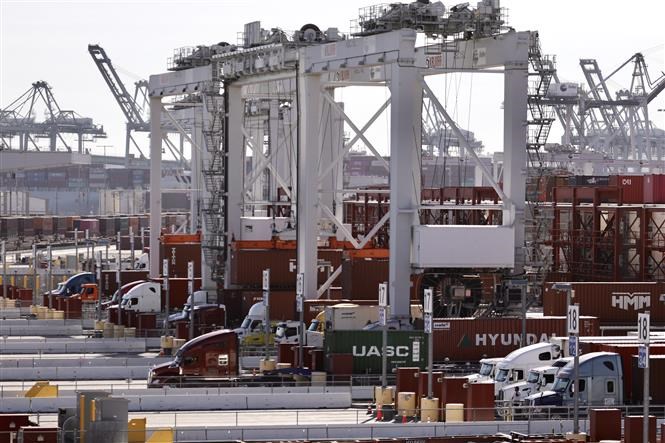 Cảng container hàng hoá ở Los Angeles, California, Mỹ. Ảnh minh họa: THX/TTXVN