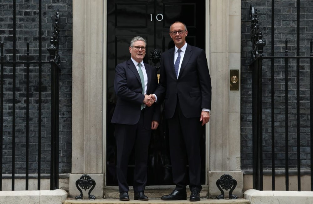 Thủ tướng Anh Keir Starmer và Thủ tướng Đức Friedrich Merz tại thủ đô London. Ảnh: politico.eu