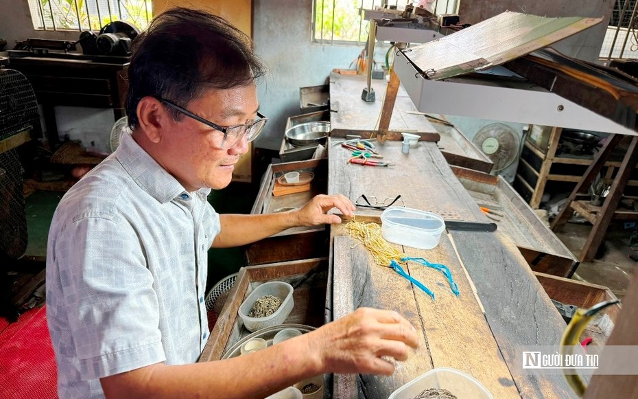 Giữ lửa “làng vàng” trăm năm tuổi - ảnh 1