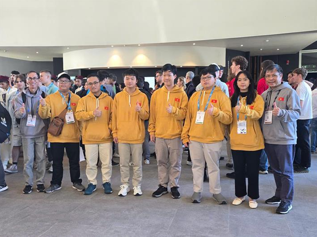 Cả 6 học sinh Đội tuyển Việt Nam tham dự IMO 2025 đều đoạt giải. Ảnh: MOET