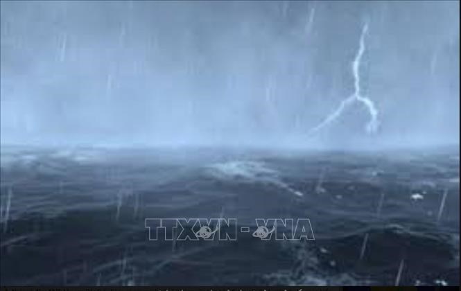 Dự báo gió mạnh, sóng lớn do bão Wipha. Ảnh: TTXVN phát