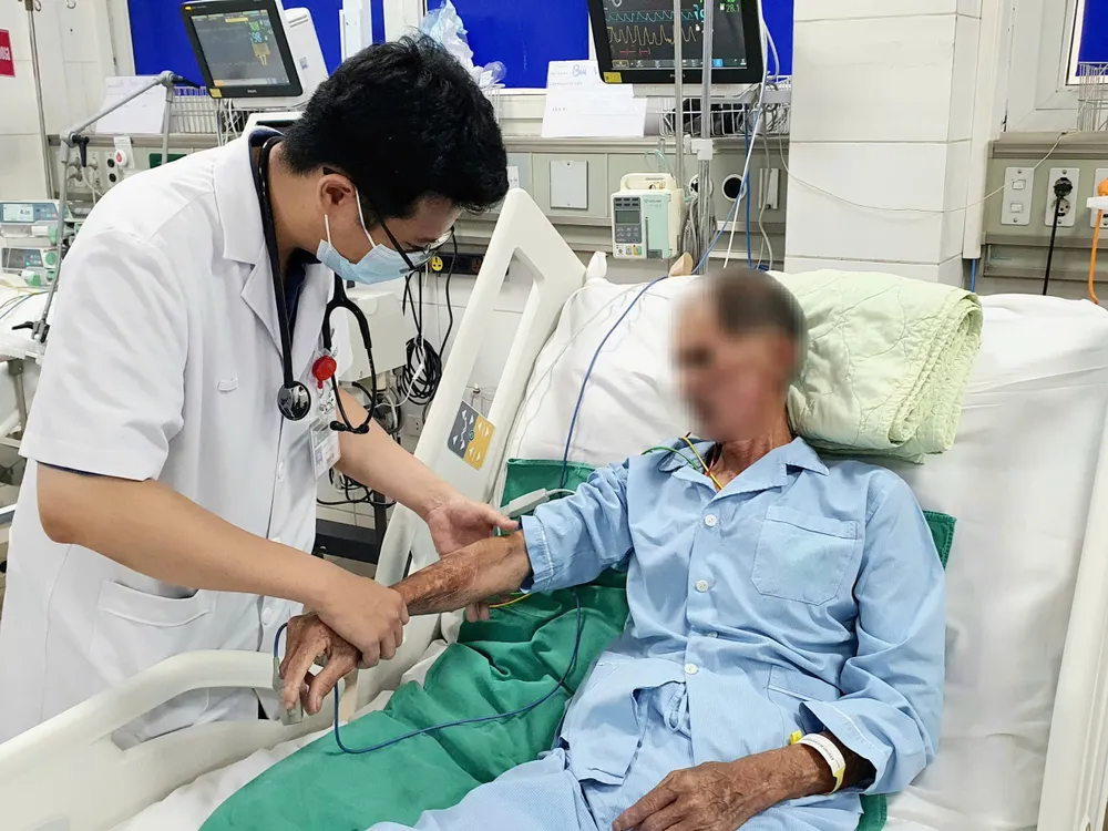Đề nghị công an xử lý vụ 2 người tử vong do ăn tiết canh, lòng heo ở Hưng Yên - ảnh 1