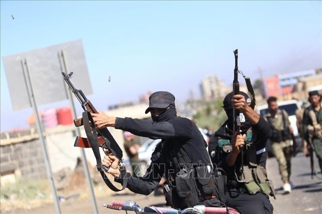 Lực lượng an ninh Syria tiến vào thành phố Sweida, miền Nam Syria, ngày 15.7.2025. Ảnh: THX/TTXVN