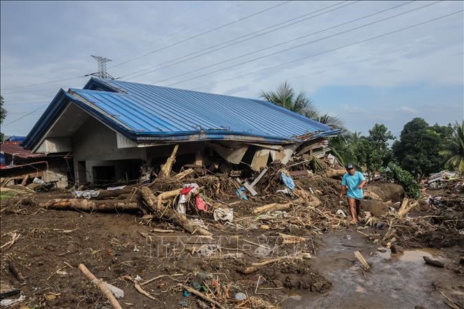 Cảnh tàn phá sau trận lở đất do bão tại tỉnh Batangas, Philippines, ngày 25.10.2024. Ảnh minh họa: THX/TTXVN