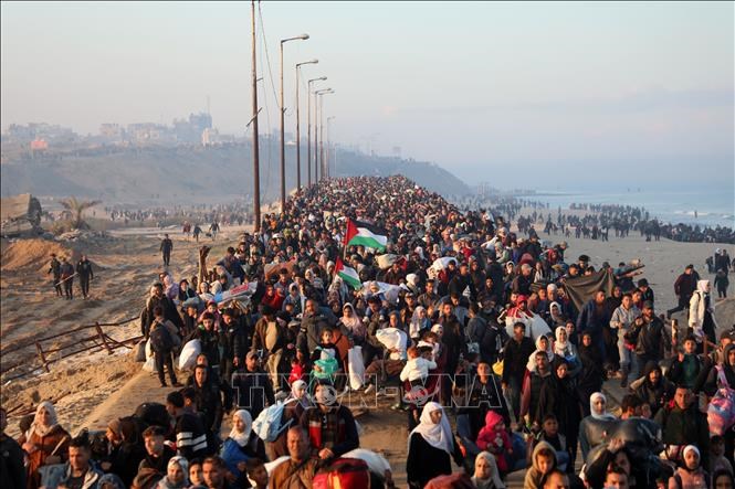 Người dân Palestine trở về nhà tại Gaza ngày 27.1.2025. Ảnh: THX/TTXVN