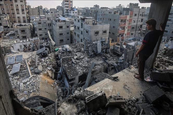 Cảnh đổ nát sau cuộc không kích của Israel tại Gaza. Ảnh: THX/TTXVN