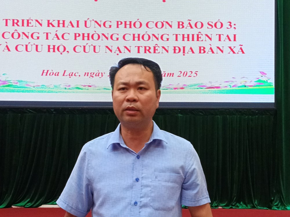 Chủ tịch UBND xã Hòa Lạc Đào Xuân Ban phát biểu. Ảnh: Vũ Vân