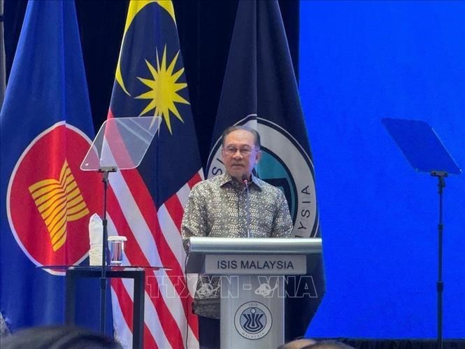 Thủ tướng Malaysia Datuk Seri Anwar Ibrahim phát biểu tại Hội nghị bàn tròn Châu Á - Thái Bình Dương (APR) lần thứ 38, diễn ra tại Kuala Lumpur, Malaysia. Ảnh tư liệu: Viên Luyến/PV TTXVN tại Malaysia