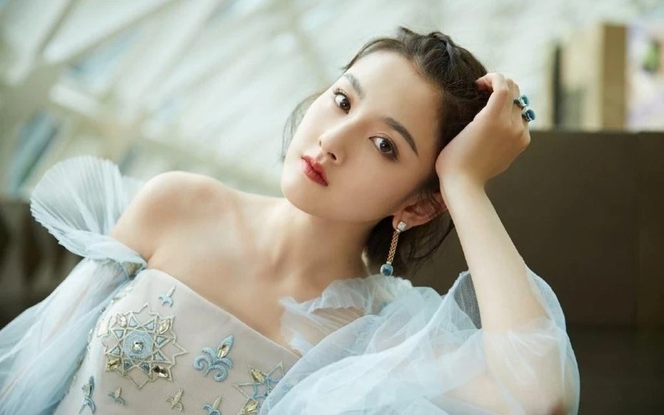 “Đệ nhất mỹ nhân” Tống Tổ Nhi khiến người hâm mộ lo lắng - ảnh 1