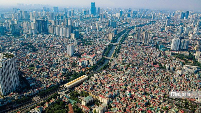Bộ Tài chính cho biết, đang đưa ra thêm phương án thu thuế thu nhập cá nhân đối với chuyển nhượng bất động sản theo thuế suất 20% trên thu nhập (Ảnh: Hữu Thắng).