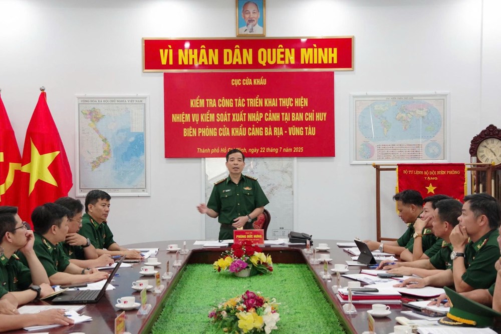 Đại tá Phùng Đức Hưng, Phó Cục trưởng Cục Cửa khẩu BĐBP phát biểu tại kết luận\ndợt kiểm tra. Ảnh: Quang Anh